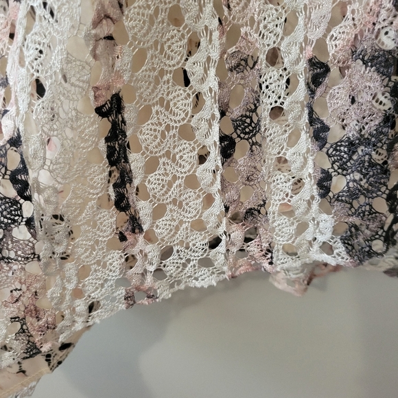 Brittany Black Plus Size Vintage Cream Floral Drapey Lace Lined Top. Y2k Size 1X - Picture 4 of 8